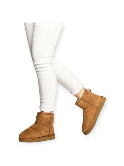 נעלי UGG CLASSIC